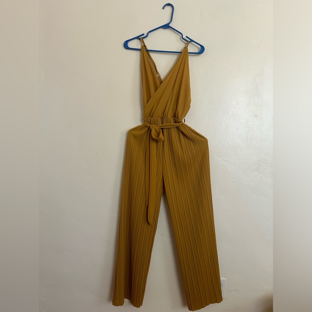 Summer woman’s yellow jumpsuit, medium size and new.